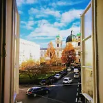 Hostal Sishaus - View At Mozarts *