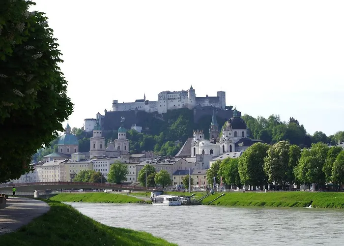 Hostel Sishaus - View At Mozarts Solnohrad